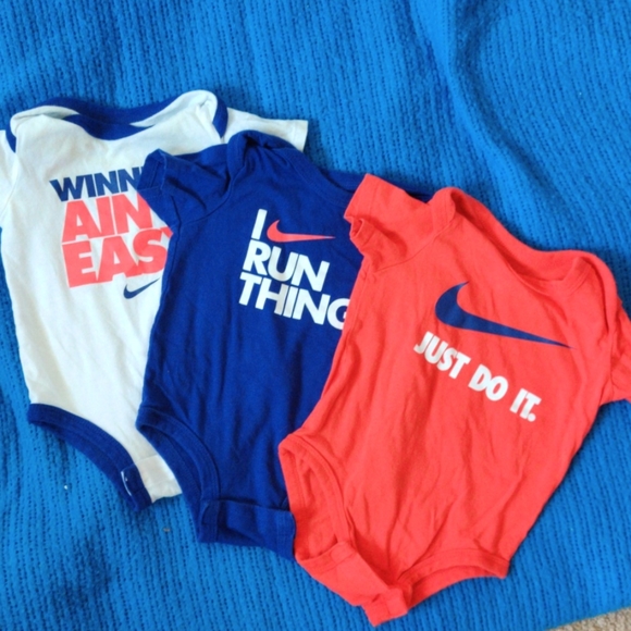Nike Onesie 3 pak 0-3 mos - Picture 1 of 2
